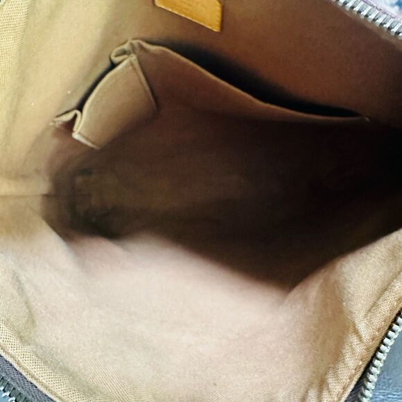 Louis Vuitton Odeon MM Crossbody Bag - Picture 10 of 12